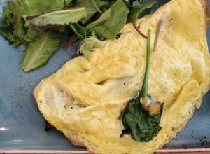 breakfast-excellence-uncovering-chain-restaurants-acclaimed-for-their-signature-cheese-omelettes