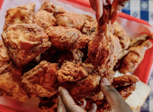 the-enduring-quest-for-culinary-crunch-discerning-fast-food-patrons-identify-premier-fried-chicken-offerings
