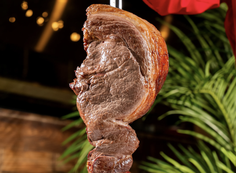 beyond-the-kitchen-premier-dining-establishments-upholding-the-tableside-carving-tradition