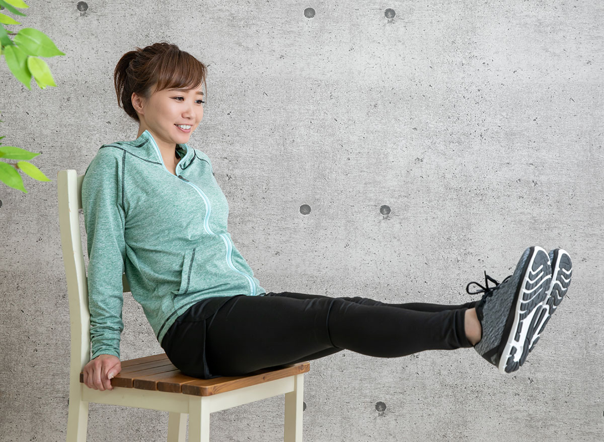 The,Woman,Who,Trains,Using,A,Chair