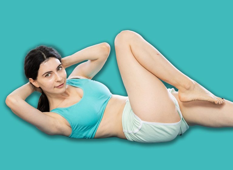 Young,Girls,Engaged,In,Press,Workout,In,Fitness,Hall,In