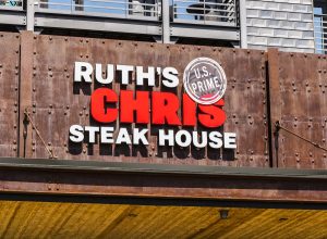 Indianapolis,-,Circa,August,2017:,Ruth's,Chris,Steak,House,Restaurant.