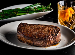 premier-american-steakhouse-chains-an-examination-of-culinary-traditions-exceptional-service-and-substantial-offerings