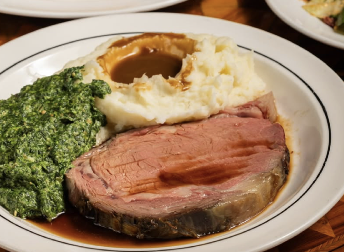 the-quest-for-the-quintessential-cut-chain-restaurants-delivering-exceptionally-large-prime-rib-portions
