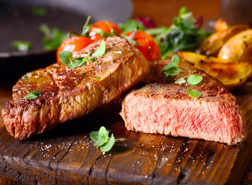 Delicious,Portion,Of,Healthy,Grilled,Lean,Medium,Rare,Beef,Steak