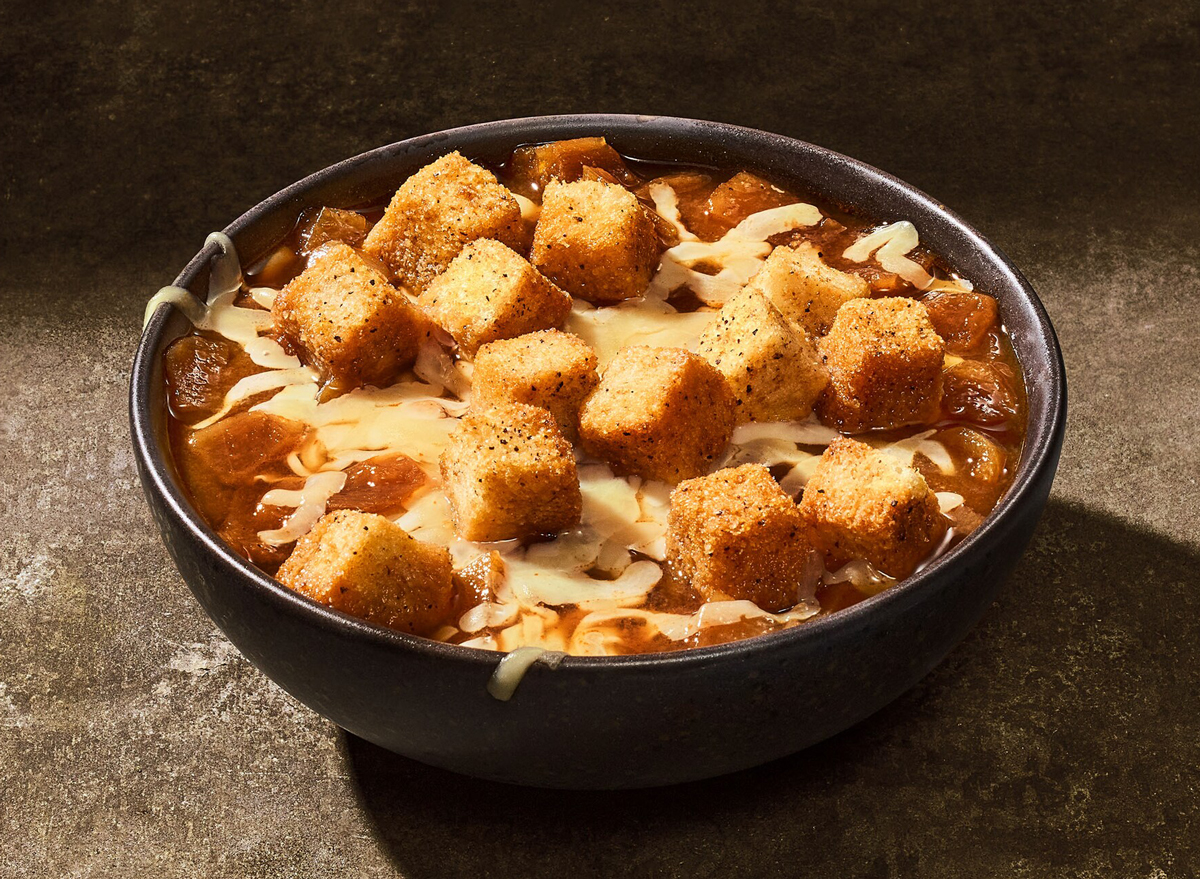 culinary-consensus-unpacking-the-top-tier-french-onion-soup-selections-at-americas-leading-chain-eateries