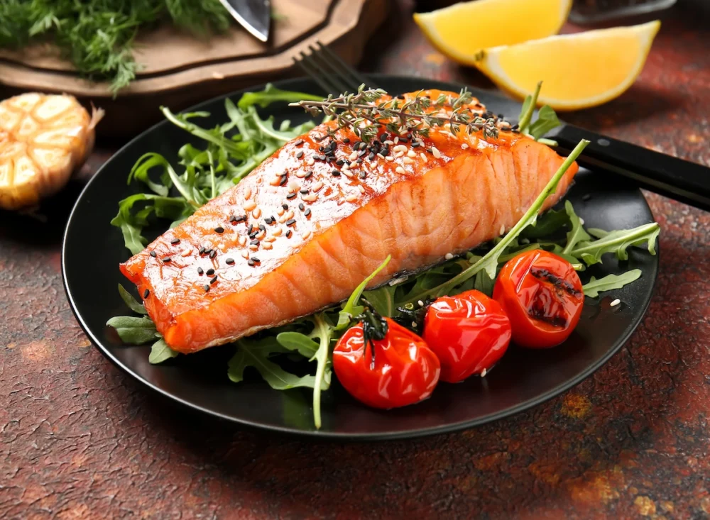 Plate,With,Cooked,Salmon,Fillet,On,Color,Background