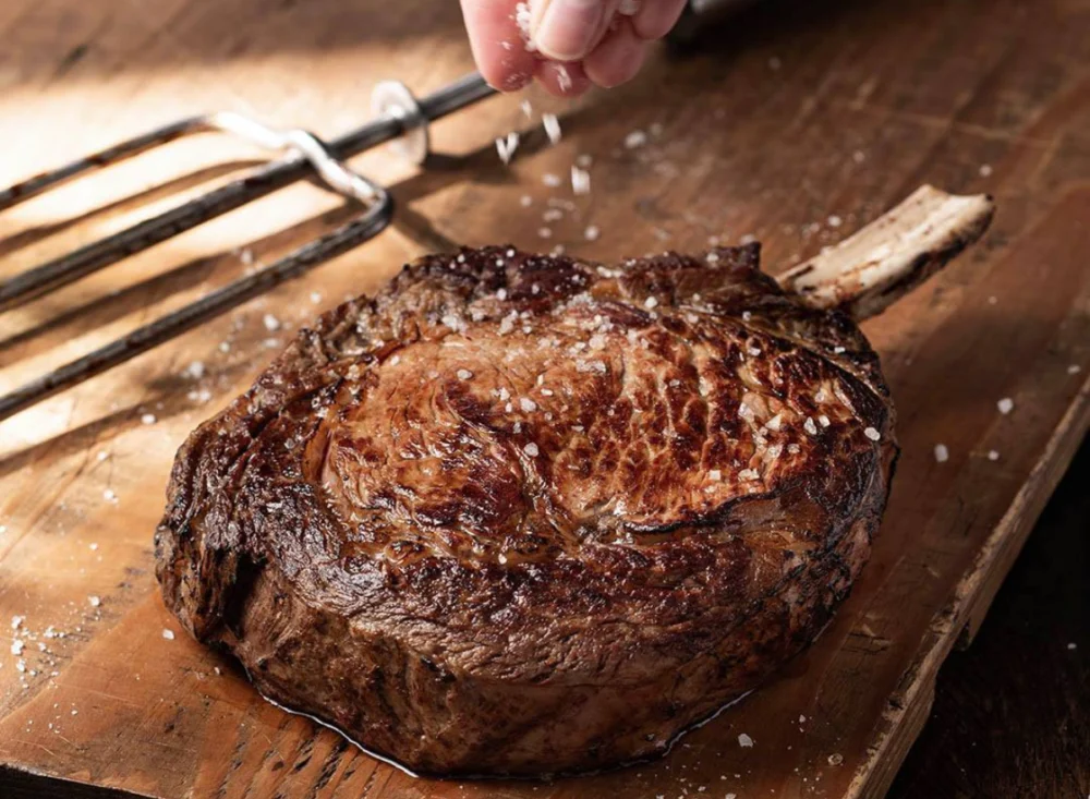 mastering-maillard-a-guide-to-premier-ribeye-crusts-at-prominent-dining-chains