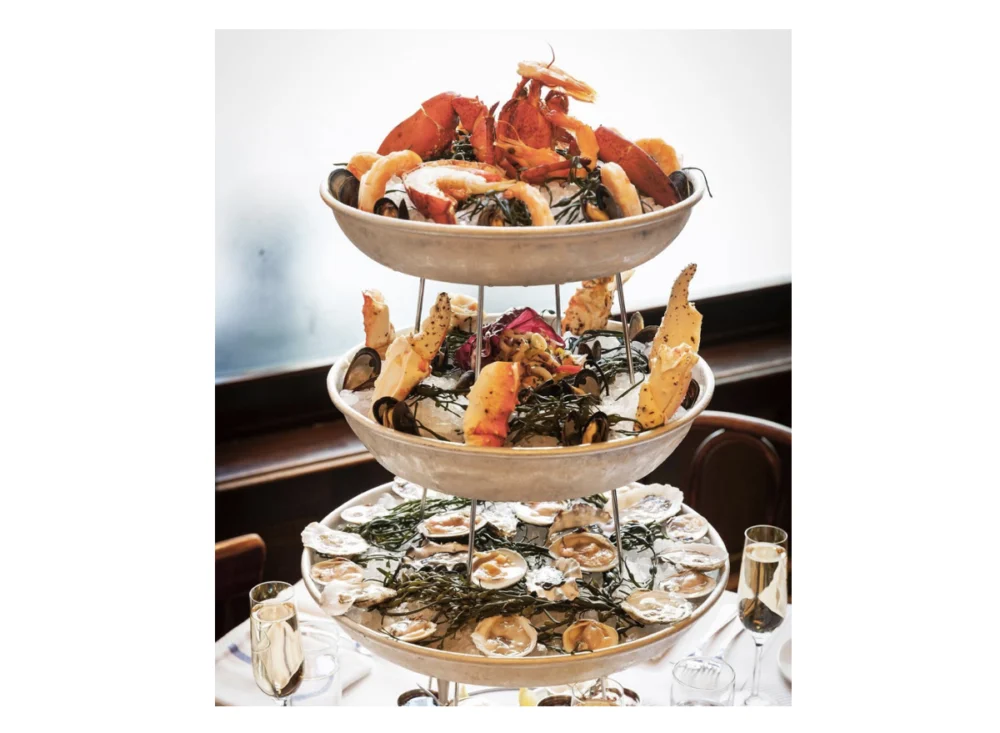 mastering-the-oceanic-plateau-top-culinary-professionals-identify-leading-restaurants-for-superior-chilled-shellfish-presentations