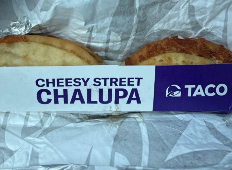 Miami,,Florida,-,September,22,,2023,Taco,Bell,Cheesy,Chalupa