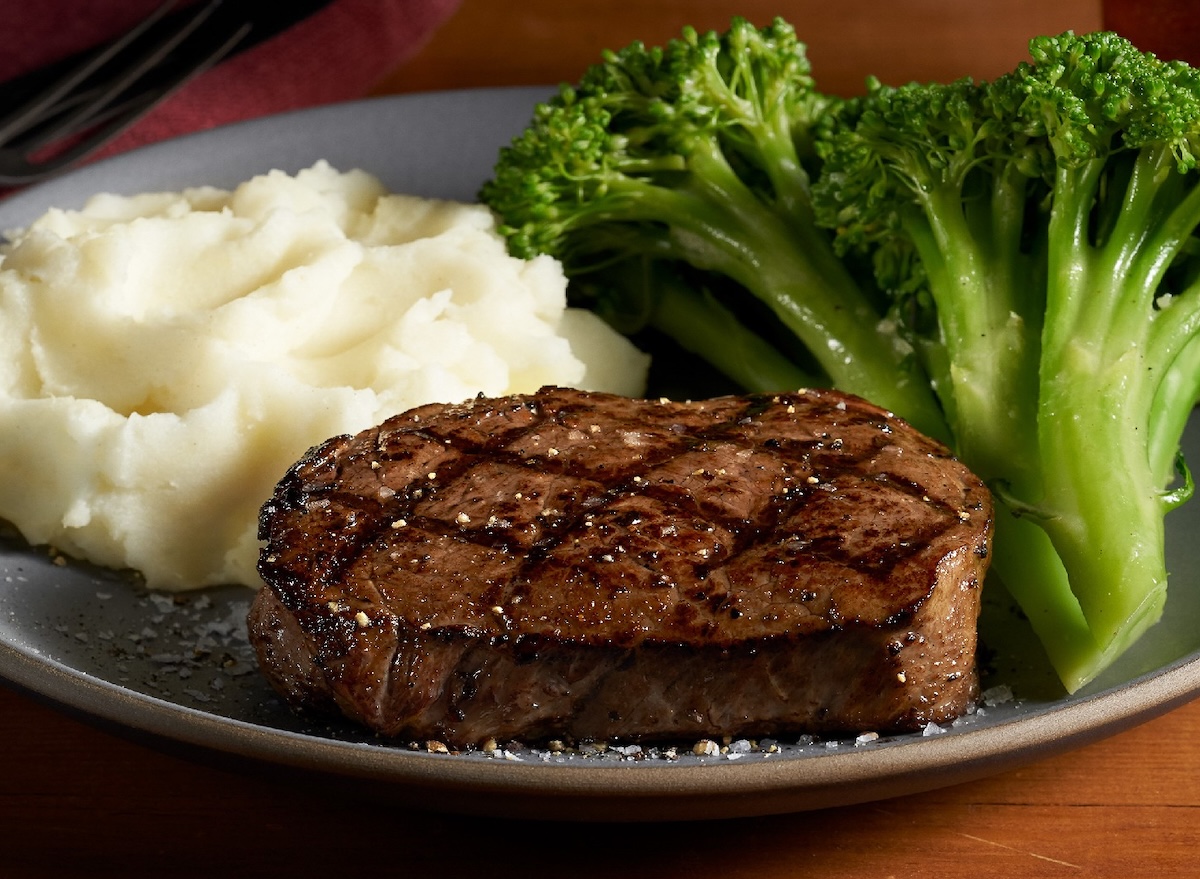 the-quest-for-quality-chain-restaurants-offering-exceptional-sirloin-steaks-at-accessible-price-points