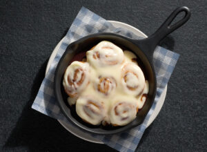 the-rise-of-communal-skillet-dining-unpacking-generous-portions-at-leading-casual-restaurant-chains