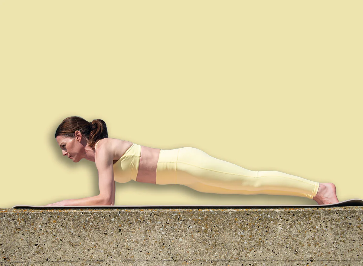 Sporty,Woman,Doing,A,Forearm,Plank,Exercise,Outdoors,,Wearing,Yellow