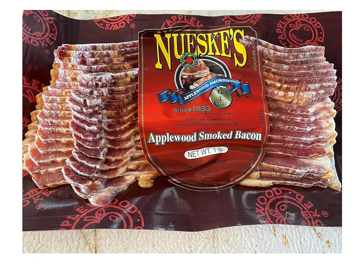 elevating-breakfast-discovering-top-bacon-brands-utilizing-traditional-wood-smoking-techniques
