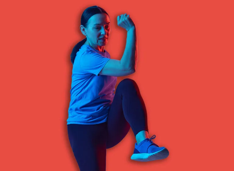 Full-length,Of,Sportive,Woman,Training,,Raising,Knees,To,Elbows,Against