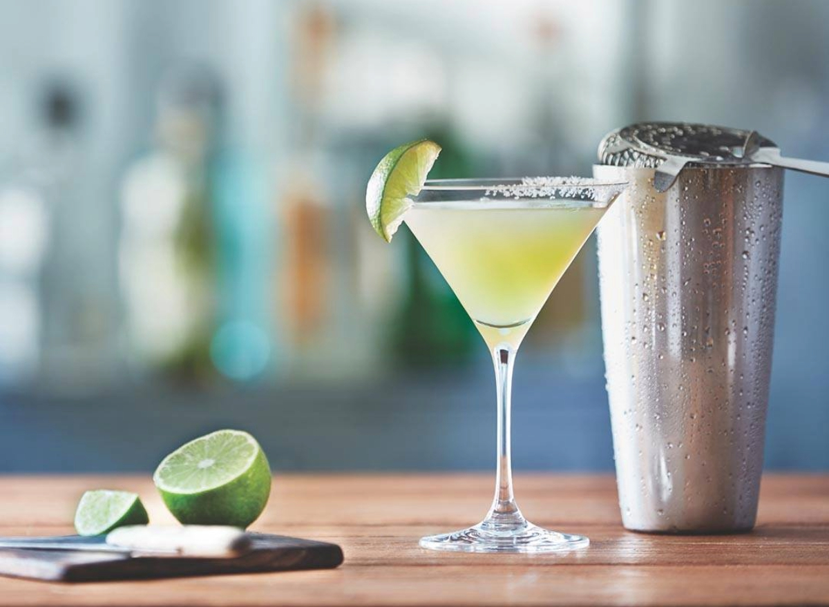 elevating-the-everyday-mixologist-reveals-chain-eateries-crafting-superior-margarita-experiences