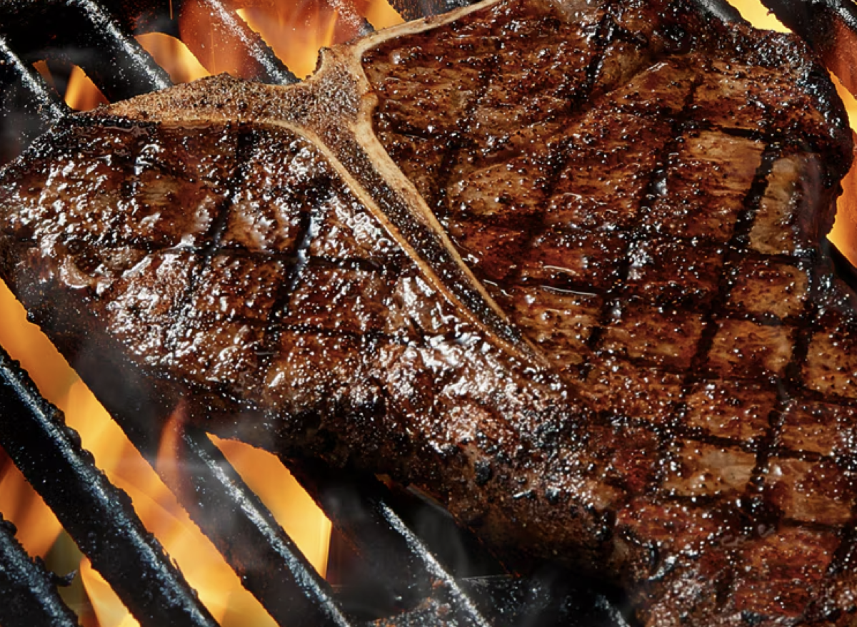 expert-chefs-recommendations-unearthing-the-finest-t-bone-steaks-at-prominent-restaurant-chains