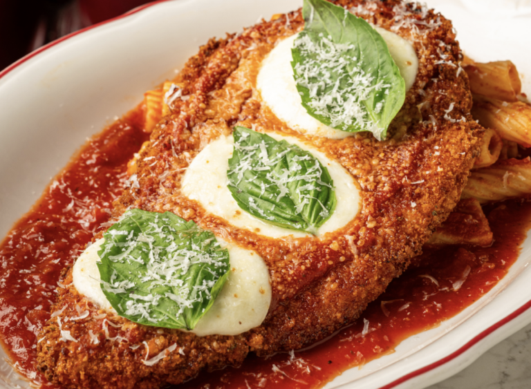 savoring-the-classics-a-guide-to-exceptional-chicken-parmigiana-and-garlic-bread-experiences-at-prominent-restaurant-chains