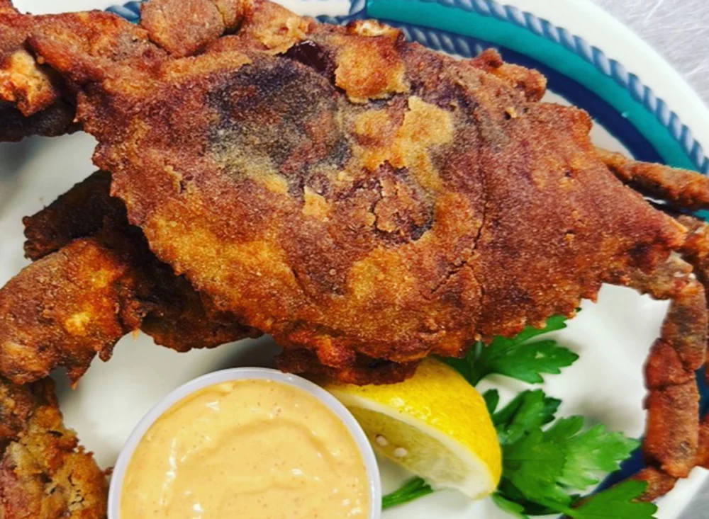 seasonal-delicacy-top-national-restaurant-chains-serving-exceptional-soft-shell-crab-sandwiches