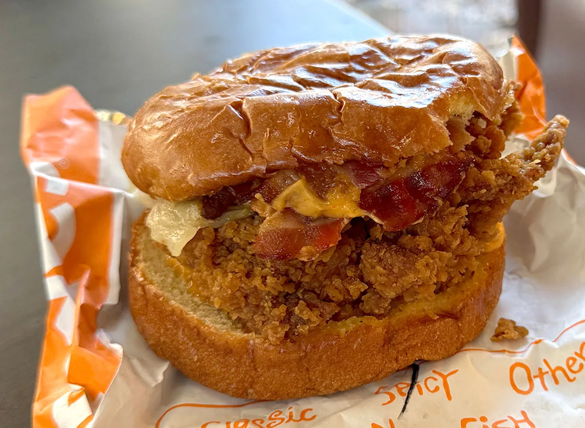 the-popeyes-chicken-sandwich-lineup-an-in-depth-culinary-assessment