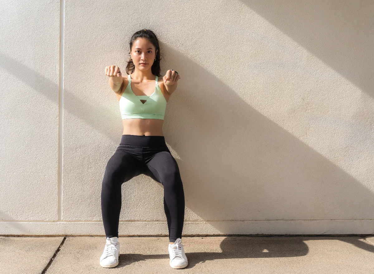 unlocking-longevity-the-wall-sit-test-as-a-crucial-indicator-of-lower-body-strength-for-adults-over-60