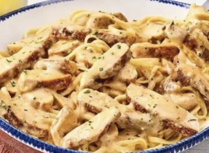 a-culinary-journey-exploring-the-distinctive-appeal-of-cajun-chicken-pasta-across-popular-american-dining-establishments