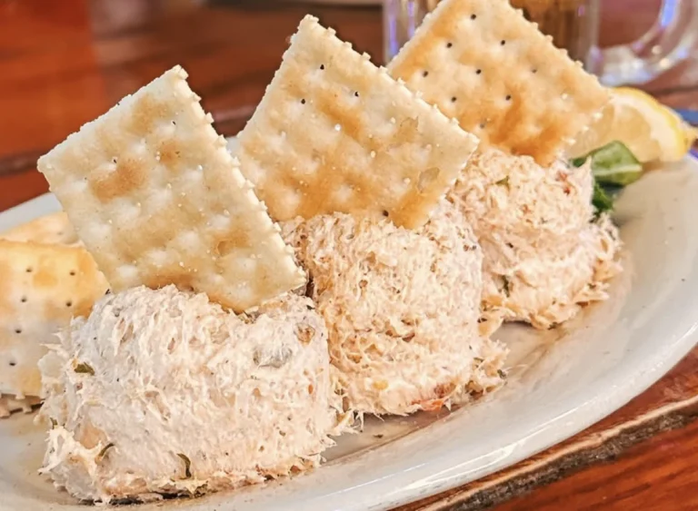 a-gastronomic-guide-to-exceptional-smoked-fish-dips-from-renowned-restaurant-brands