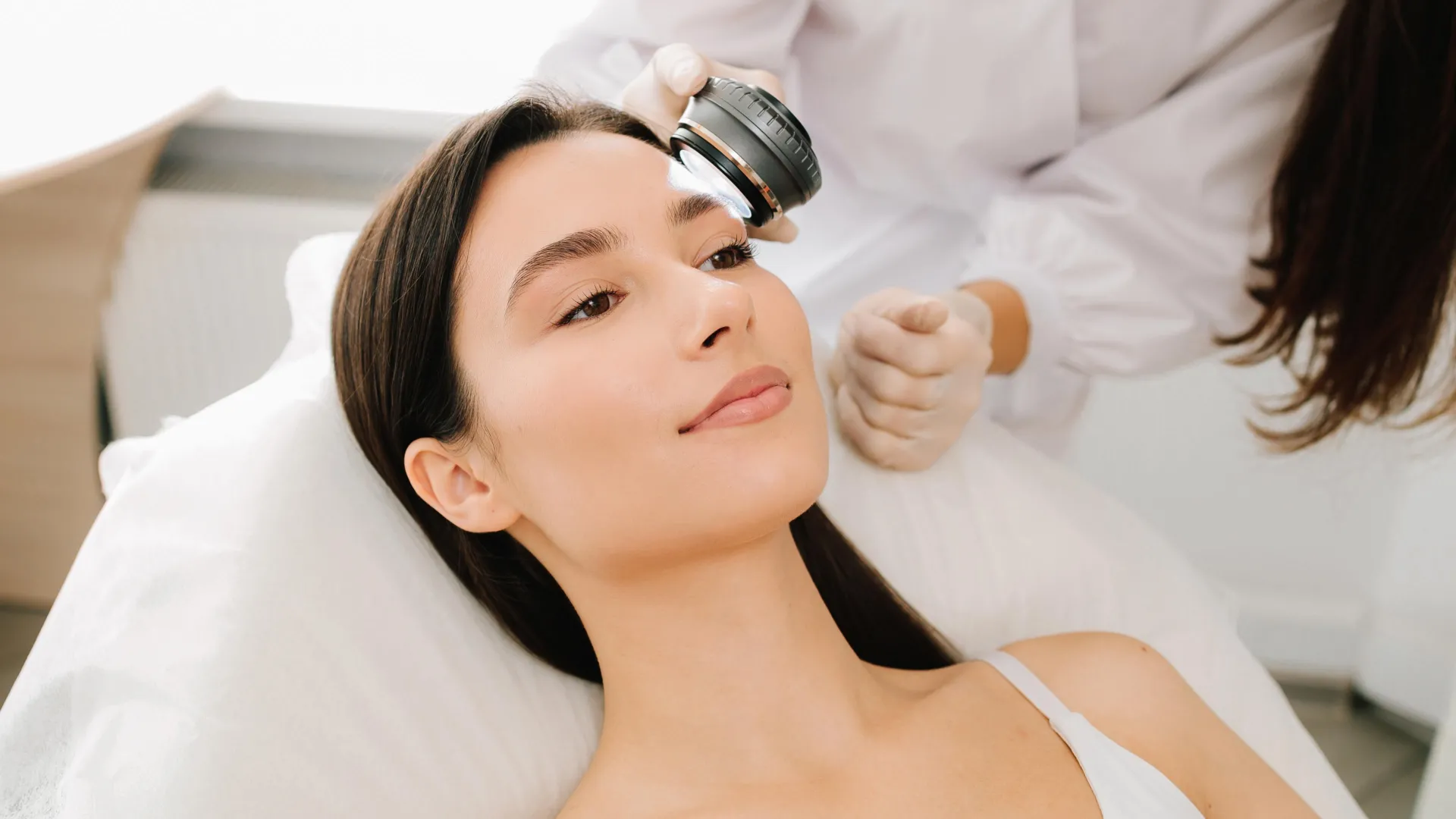 advanced-spectroscopic-imaging-uncovers-subsurface-collagen-degradation-preceding-visible-skin-aging