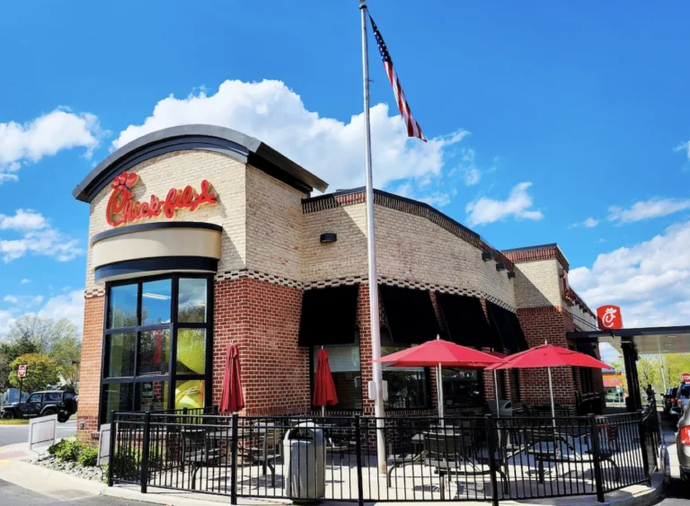 culinary-showdown-expert-evaluation-ranks-leading-fried-chicken-offerings-from-six-diverse-establishments