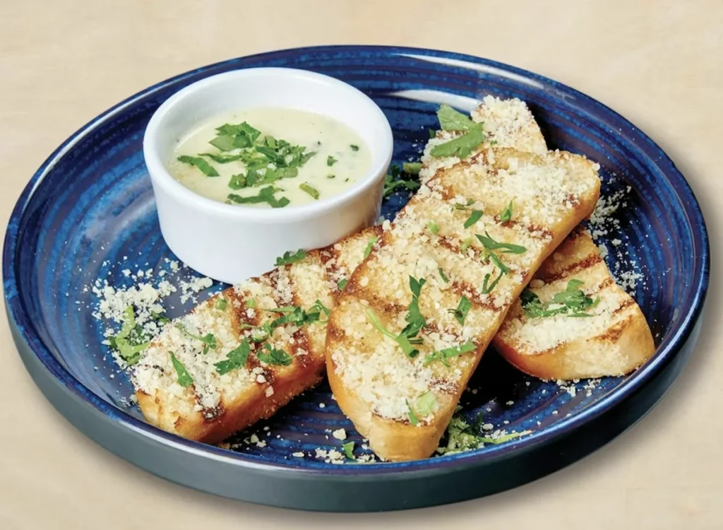 culinary-synergy-exploring-top-restaurant-chains-where-crispy-fish-meets-savory-garlic-toast-according-to-patron-reviews