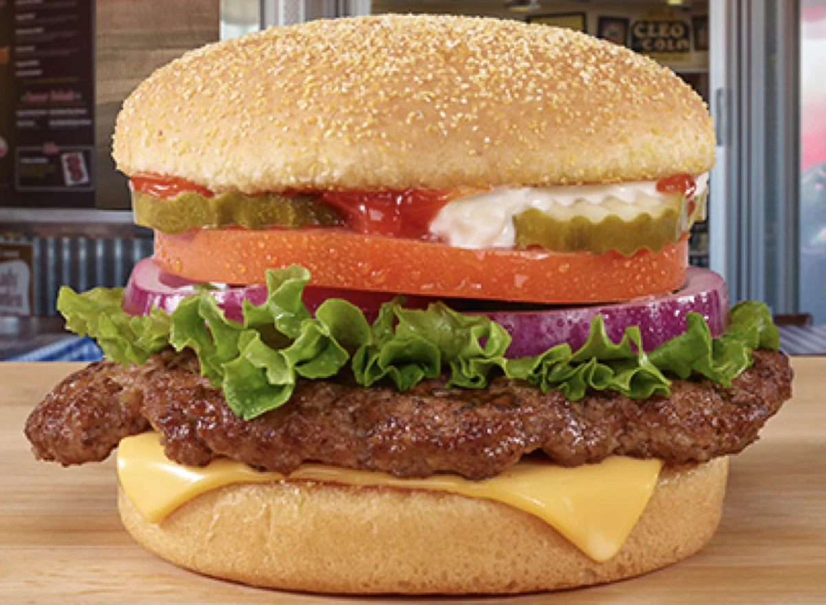 national-chain-cheeseburgers-an-in-depth-look-at-customer-endorsed-culinary-excellence