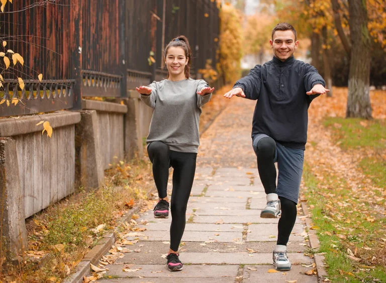 A,Young,Sports,Couple,Doing,Exercises,Standing,On,One,Leg