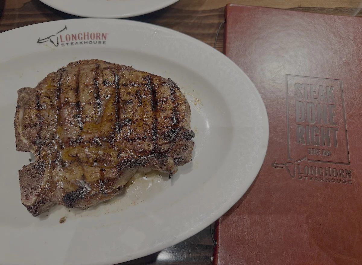 navigating-the-longhorn-menu-a-professional-palates-guide-to-their-premier-steak-cuts