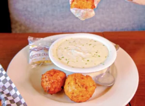 savoring-rhode-islands-signature-clam-cakes-a-guide-to-top-culinary-destinations