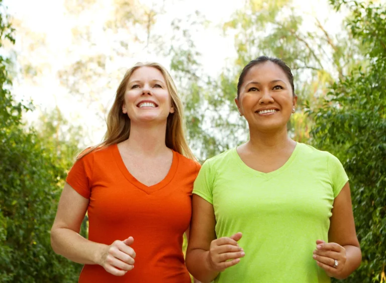 strategic-standing-exercises-for-enhanced-core-strength-and-waistline-management-in-the-senior-years