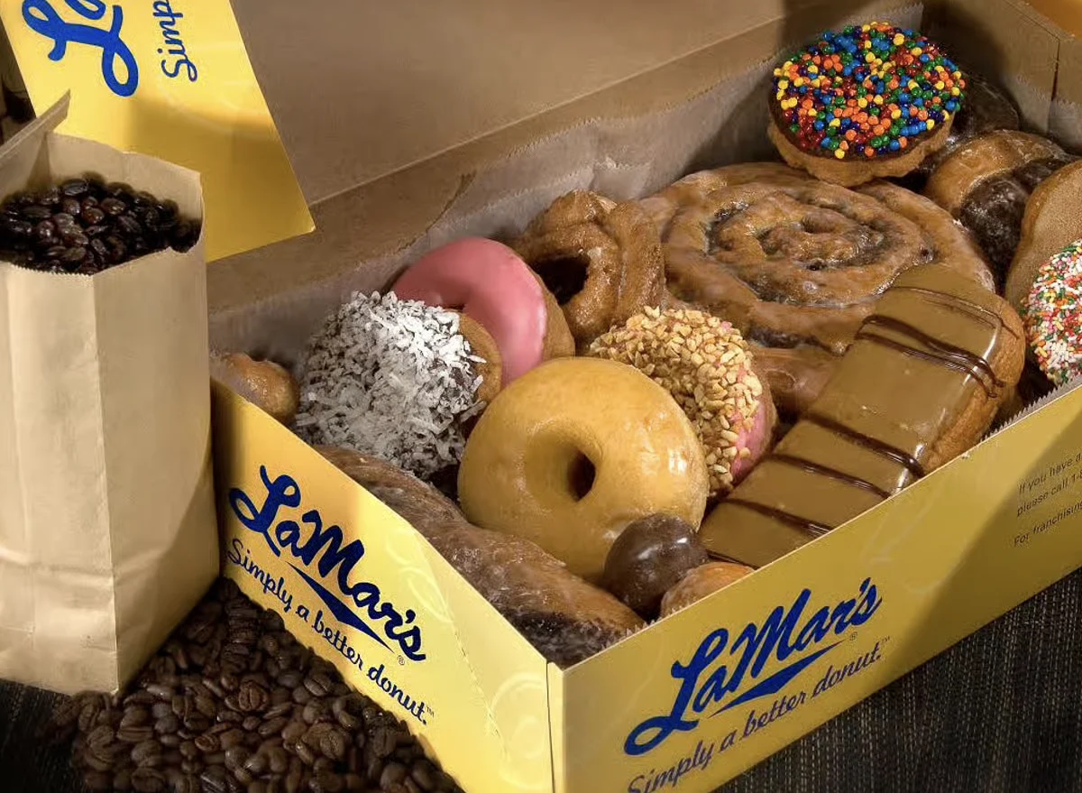 the-enduring-craft-national-donut-chains-dedicated-to-daily-fresh-fried-doughnut-production