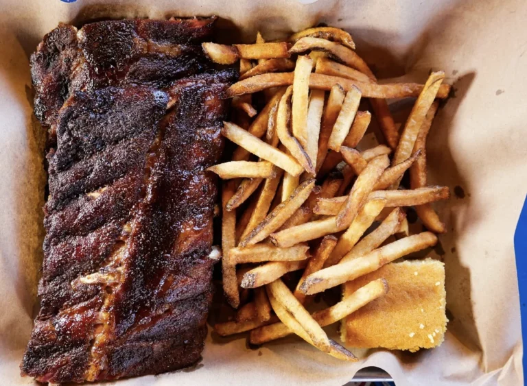 the-ultimate-pairing-exploring-chain-restaurants-renowned-for-their-succulent-ribs-and-iconic-cornbread