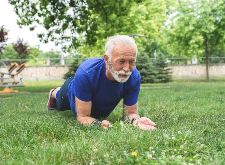 age-defying-stability-the-plank-exercise-as-a-key-indicator-of-core-strength-post-60