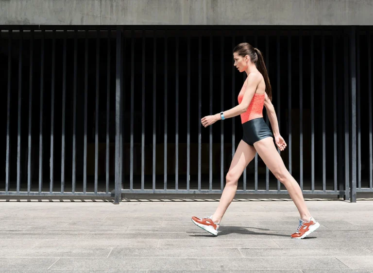 Slim,Sporty,Young,Girl,Walking,On,Street