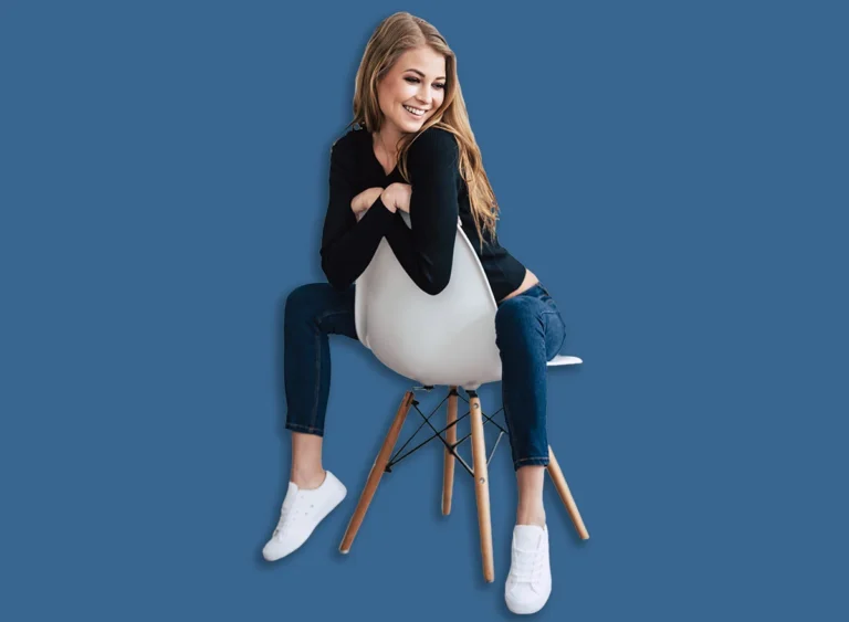 Take,A,Look,At,This,Cutie!,Beautiful,Young,Woman,Looking
