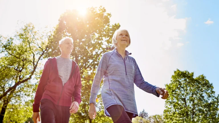 unraveling-age-related-gait-changes-the-bodys-shift-towards-enhanced-stability-and-its-implications-for-mobility