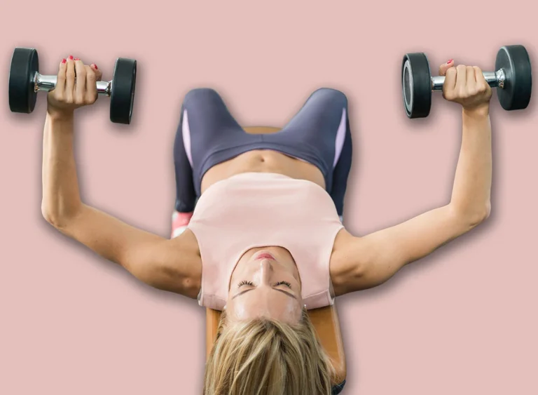 Attractive,Young,Woman,Exercising,With,Dumbbells,In,Modern,Gym