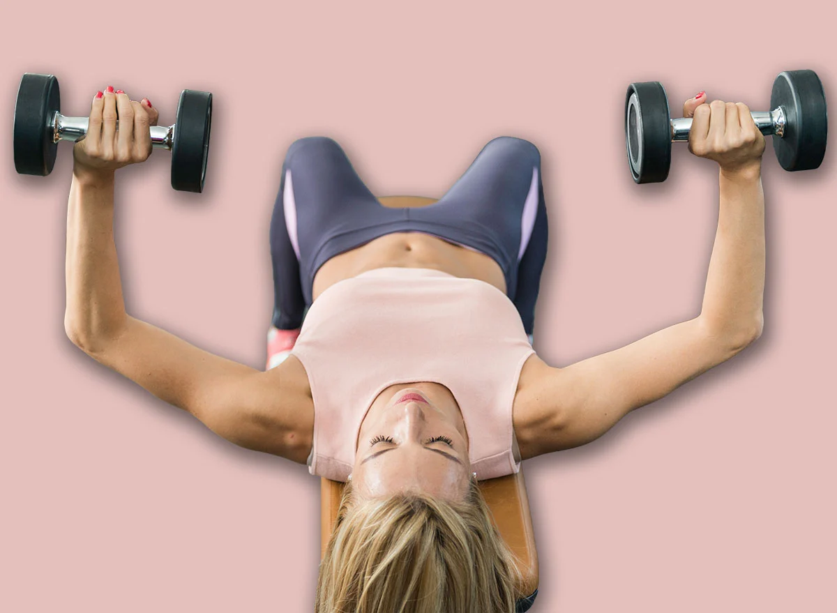 Attractive,Young,Woman,Exercising,With,Dumbbells,In,Modern,Gym