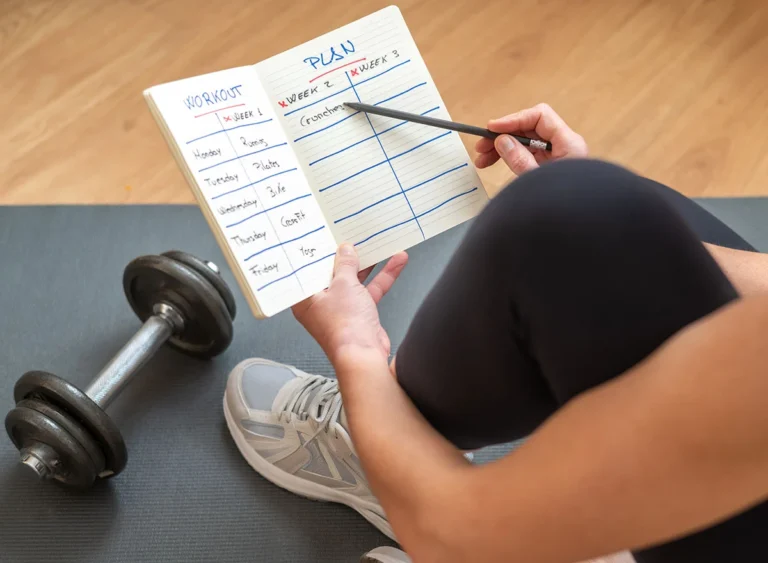 Active,Female,Athlete,Preparing,Workout,Routine,On,Notepad,While,Sitting